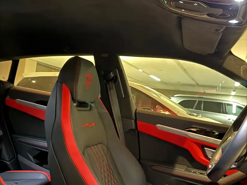 Lamborghini Urus 2023 из CN, фото 2