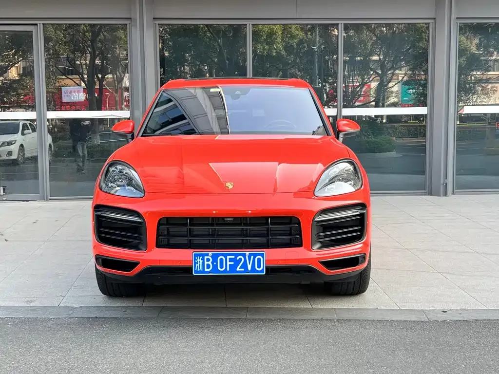 Porsche Cayenne — фото 1