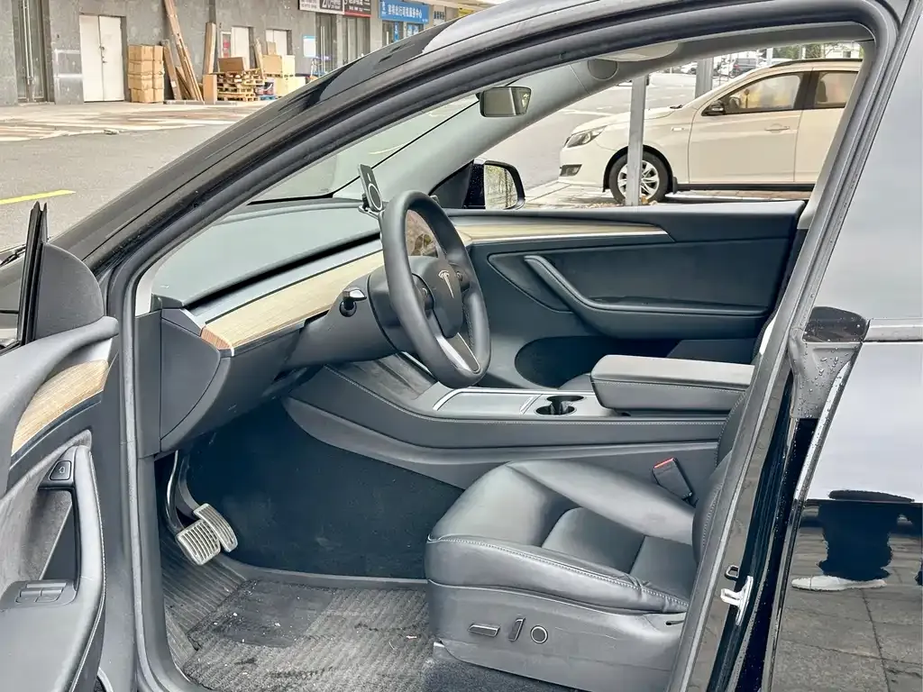 Tesla Model Y — фото 4
