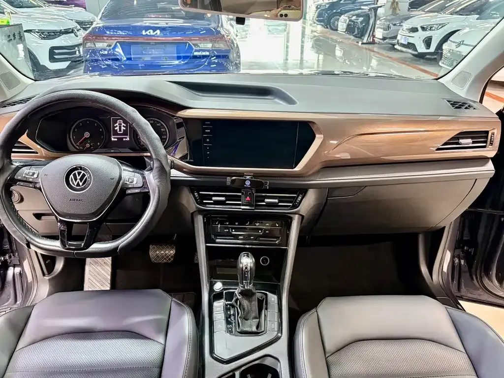 Volkswagen Tharu — фото 9