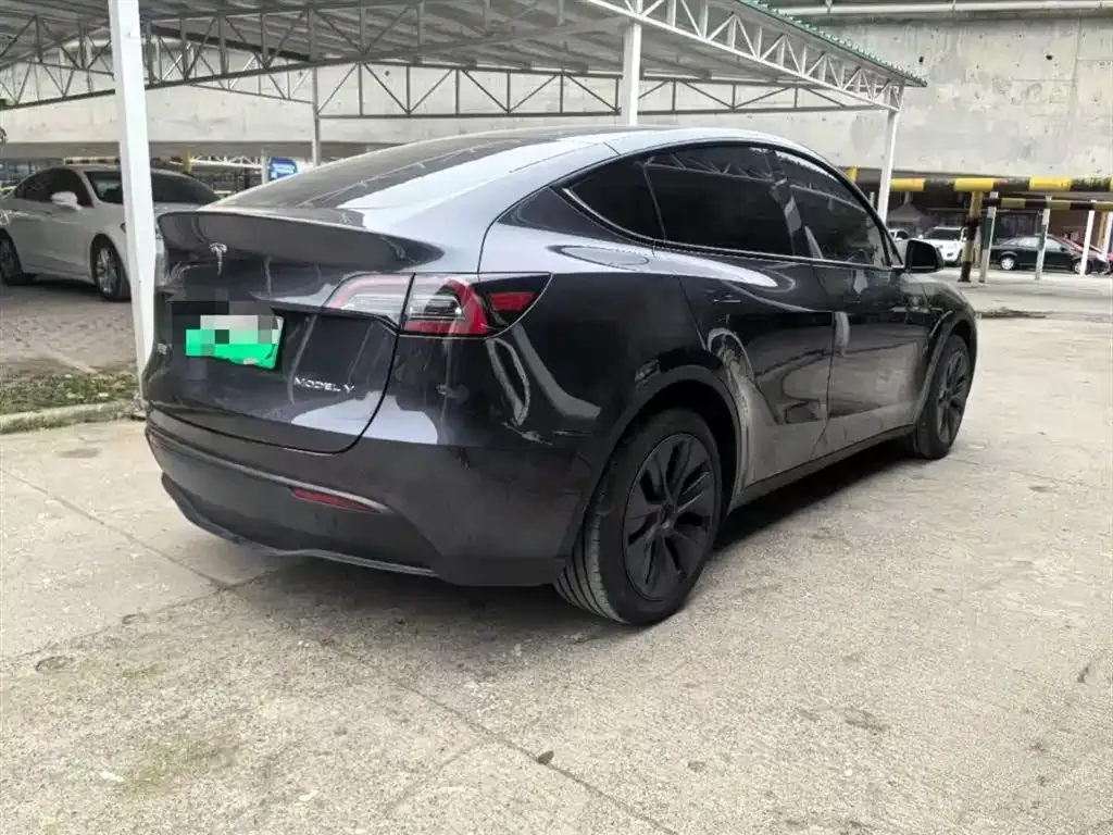 Tesla Model Y — фото 5