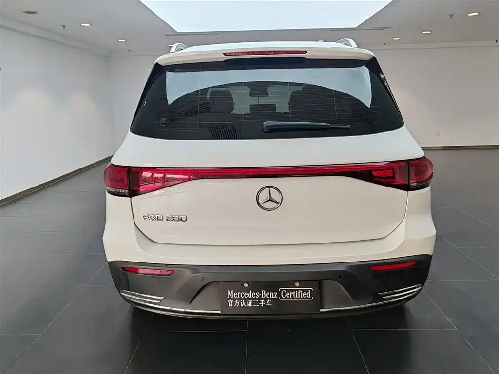Mercedes-Benz EQB — фото 8