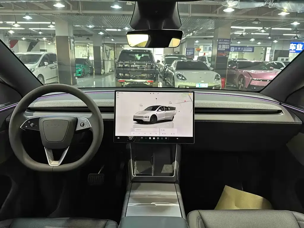 Tesla Model Y — фото 9