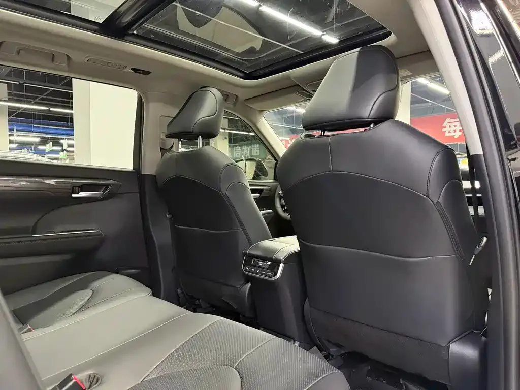 Toyota Highlander — фото 10