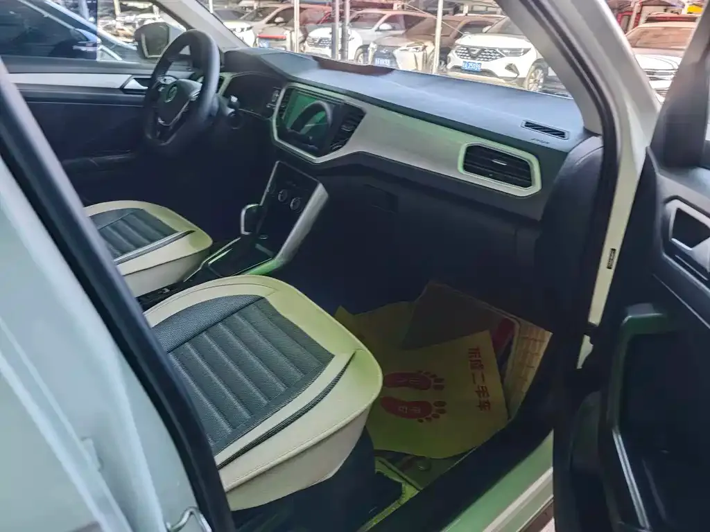 Volkswagen T-Roc 2023 из CN, фото 2