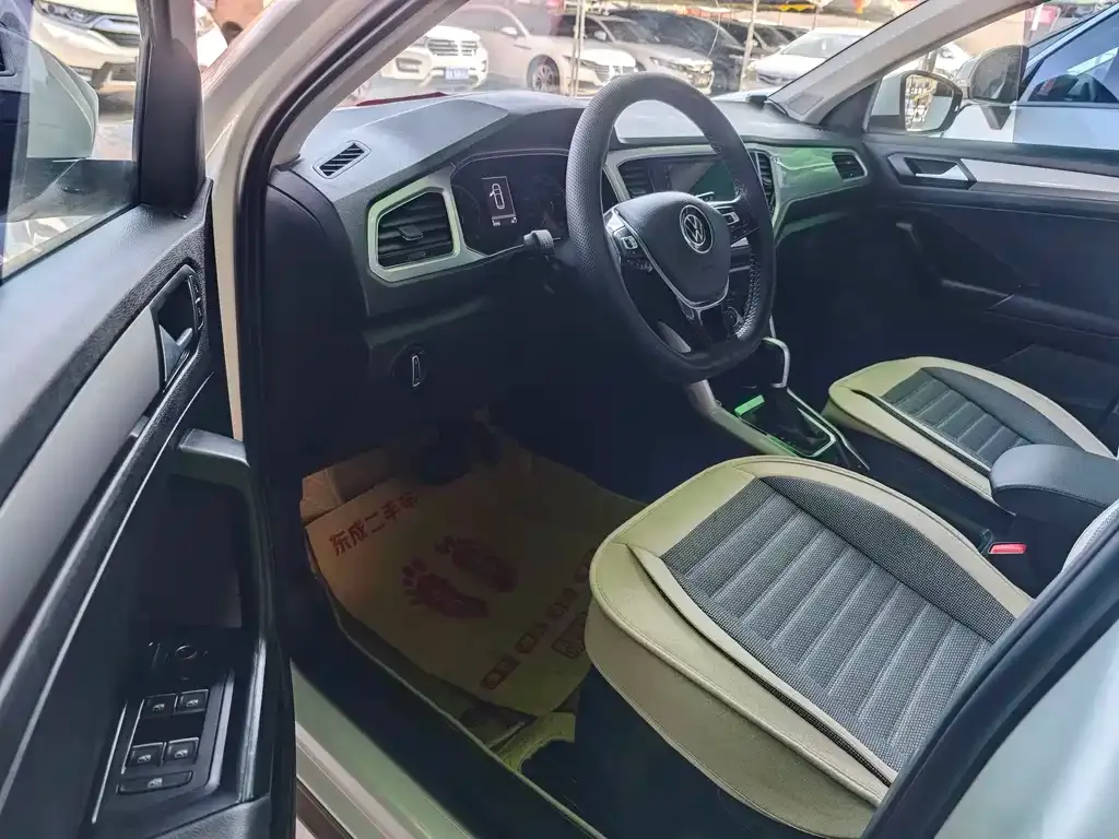 Volkswagen T-Roc 2023 из CN, фото 10