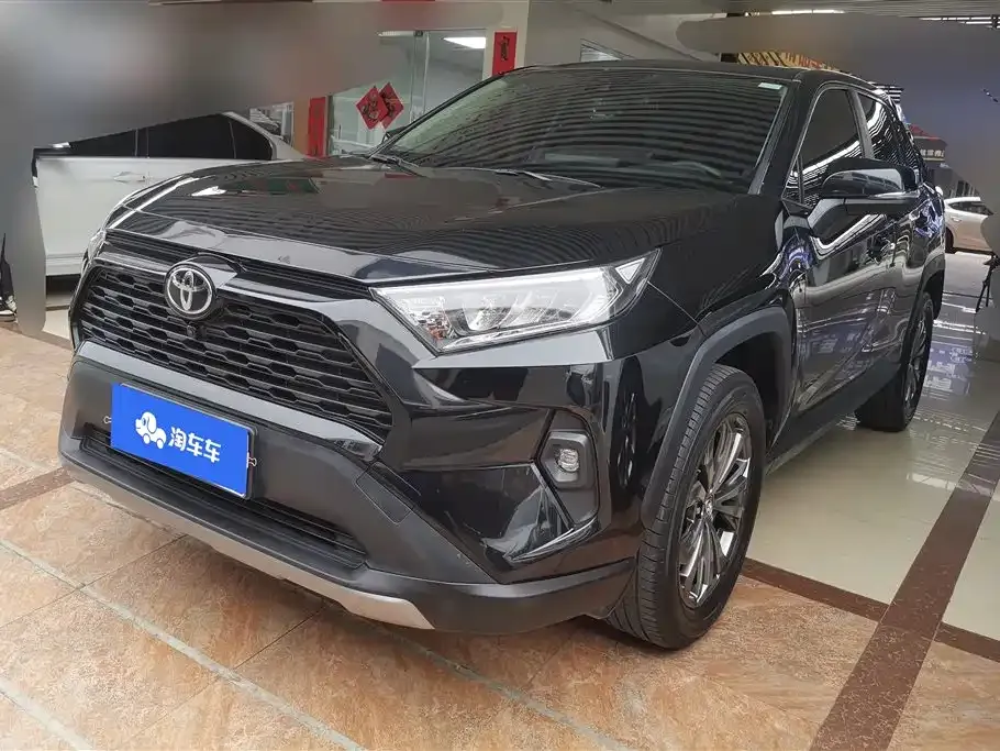Toyota RAV4 2023 из CN, фото 1
