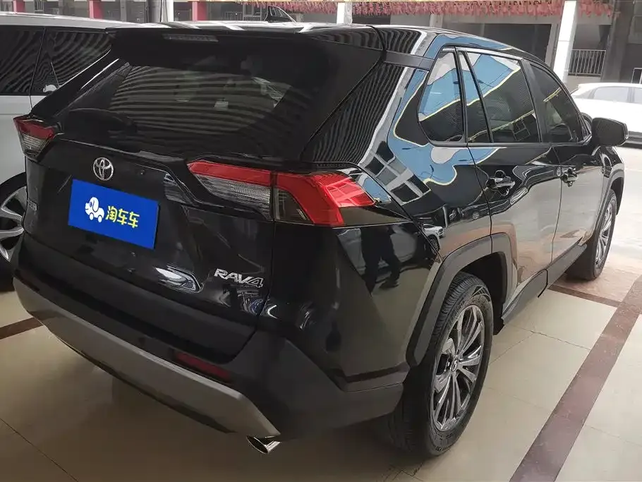 Toyota RAV4 2023 из CN, фото 3