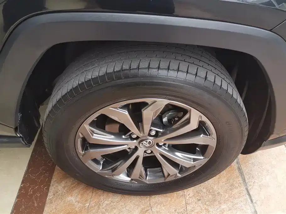 Toyota RAV4 2023 из CN, фото 2