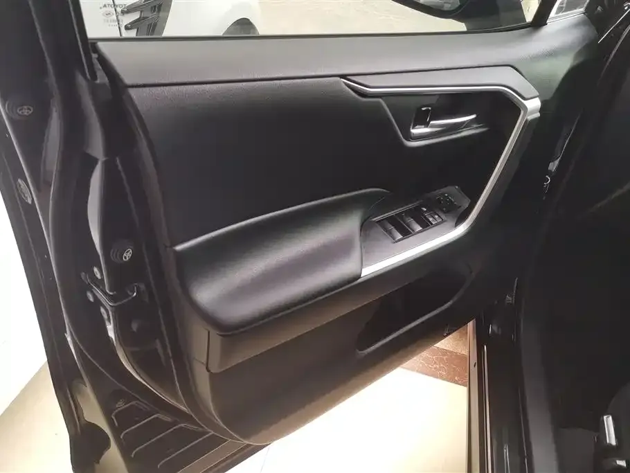 Toyota RAV4 2023 из CN, фото 5