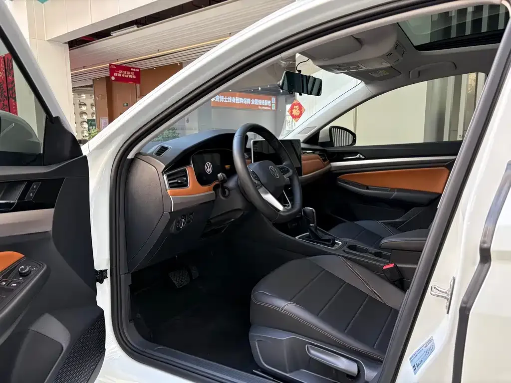 Volkswagen Bora 2024 из CN, фото 8