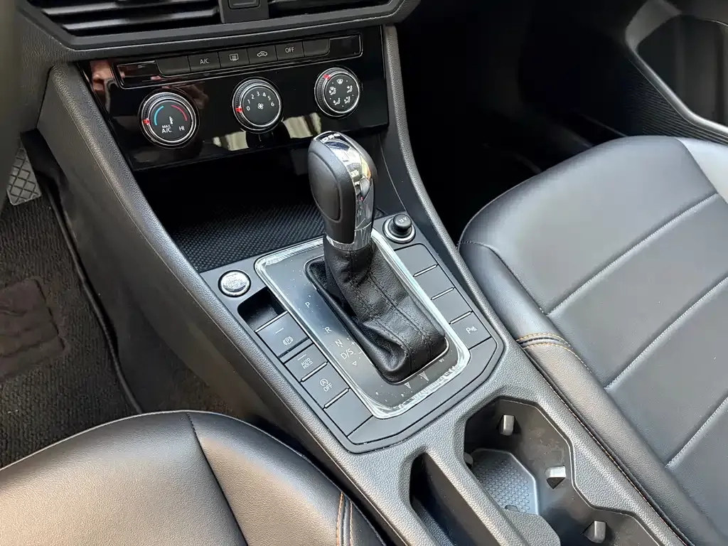 Volkswagen Bora 2024 из CN, фото 9