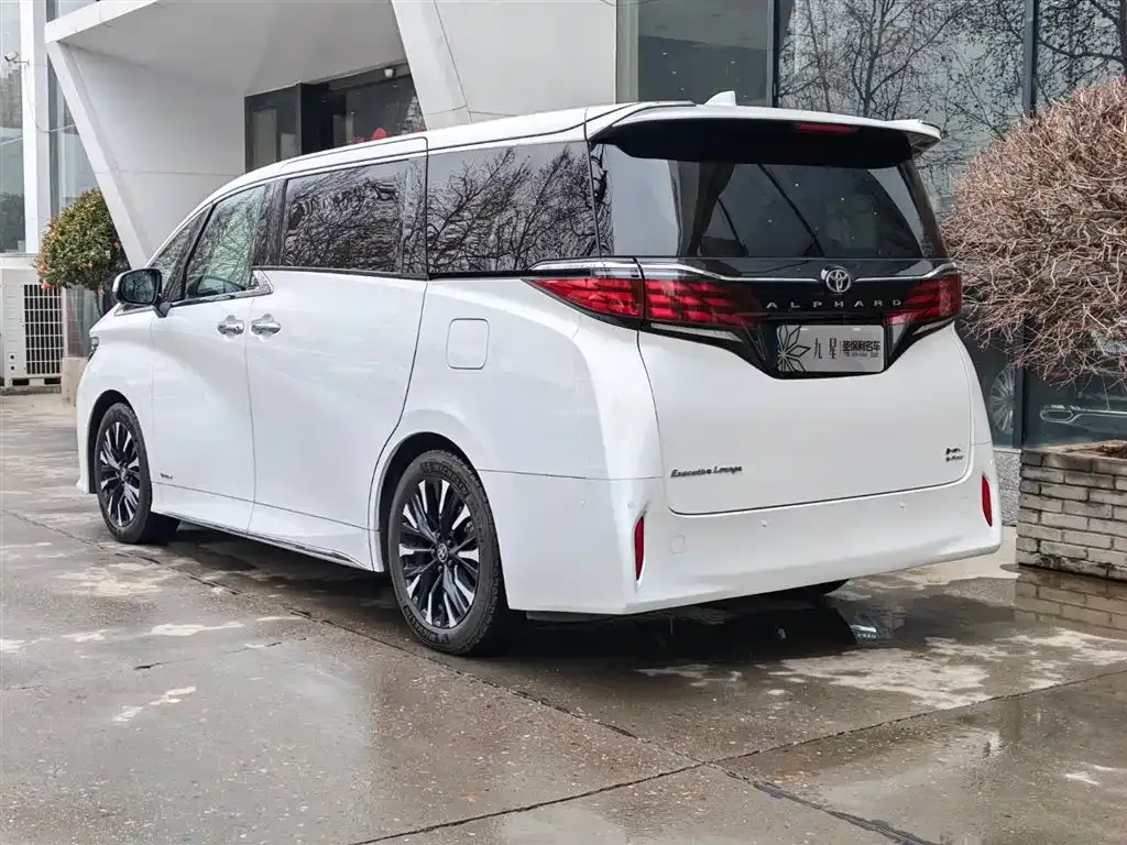 Toyota Alphard — фото 6