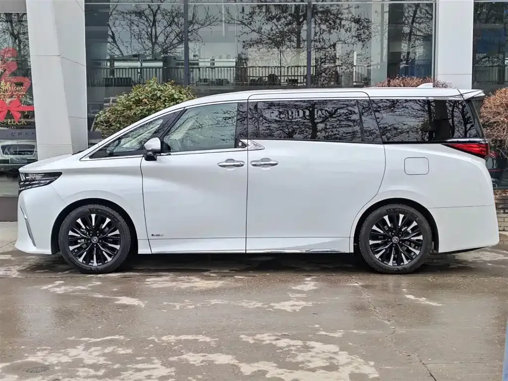 Toyota Alphard — фото 7