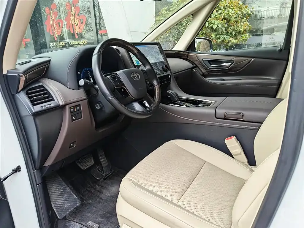 Toyota Alphard — фото 10