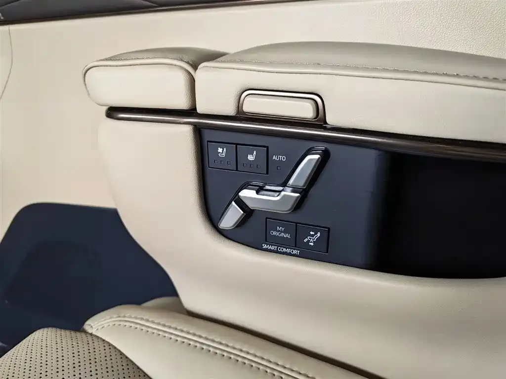 Toyota Alphard — фото 4