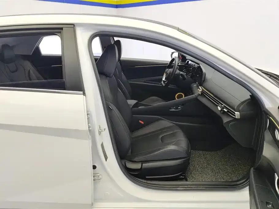 Hyundai Elantra 2022 из CN, фото 2