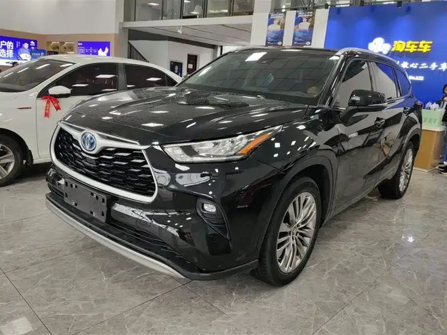 Toyota Highlander — фото 1
