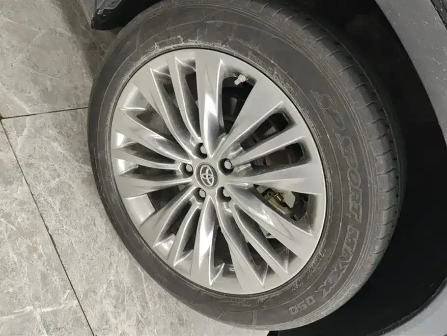 Toyota Highlander — фото 10