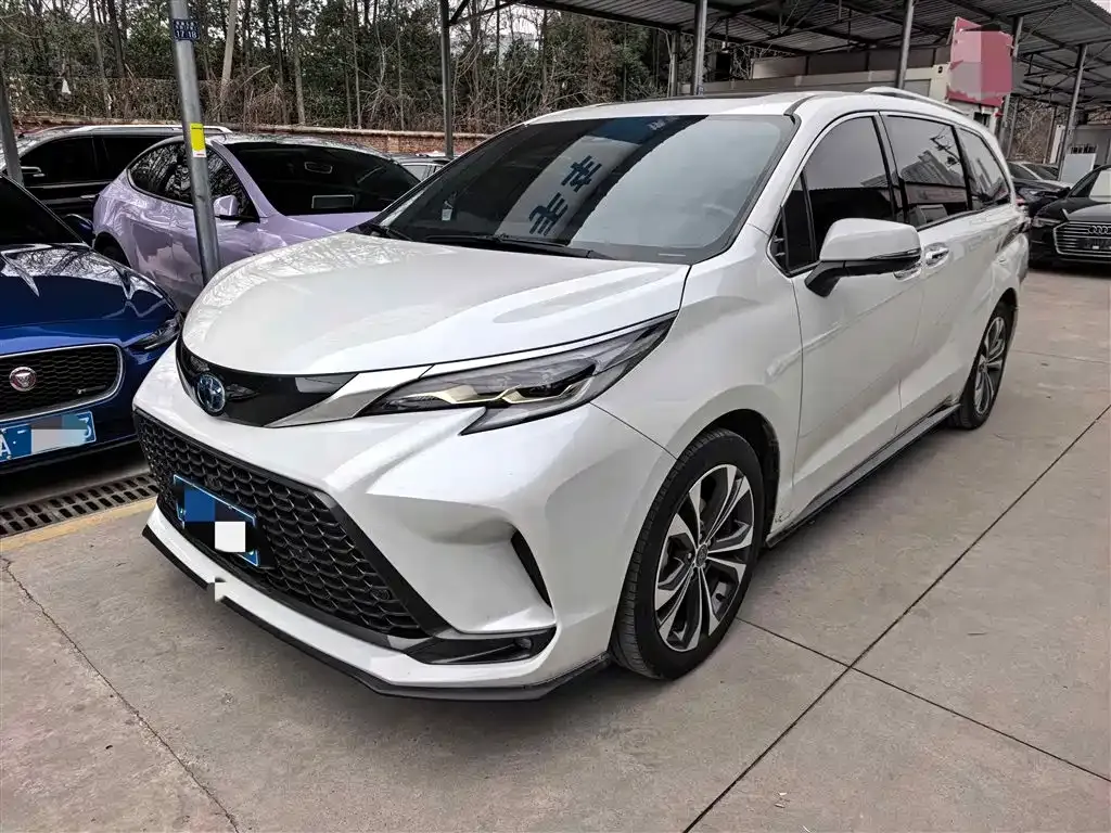 Toyota Granvia 2023 из CN, фото 1