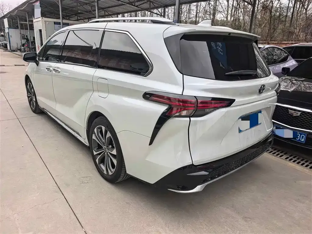 Toyota Granvia 2023 из CN, фото 3