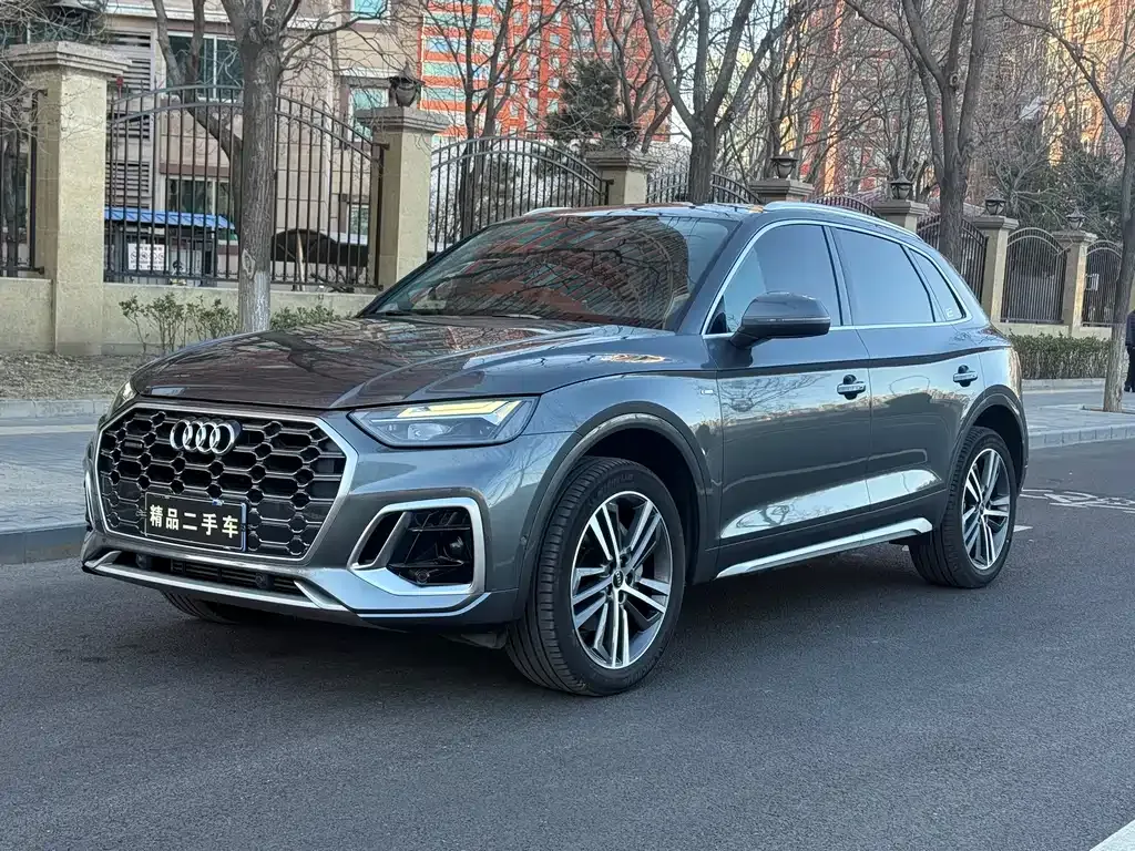 Audi Q5L — фото 1