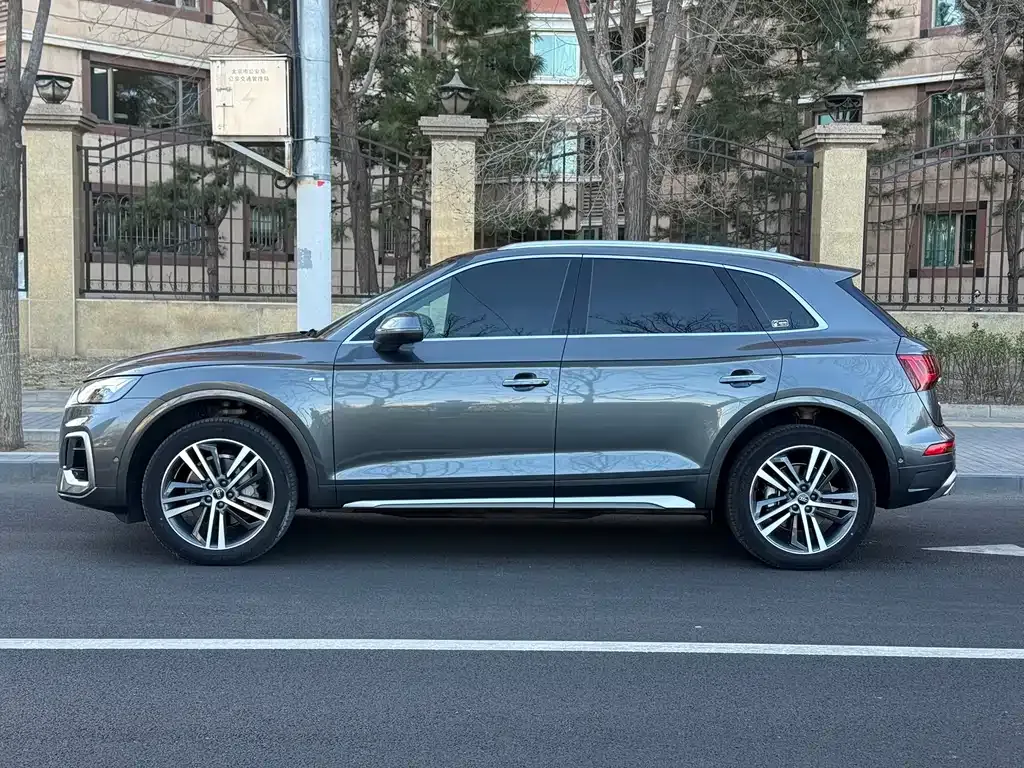 Audi Q5L — фото 8