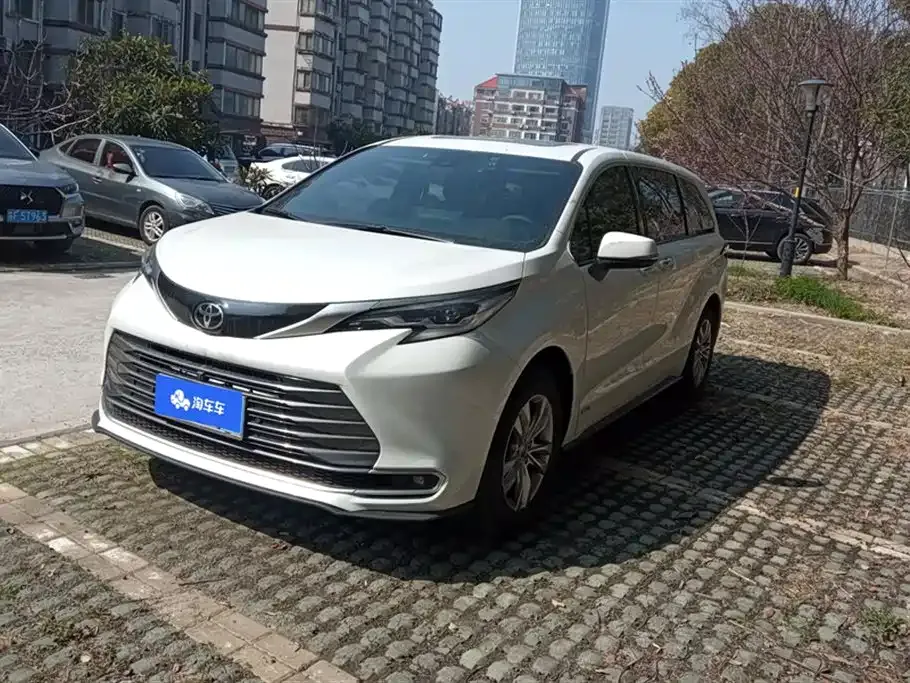 Toyota Sienna 2025 из CN, фото 1