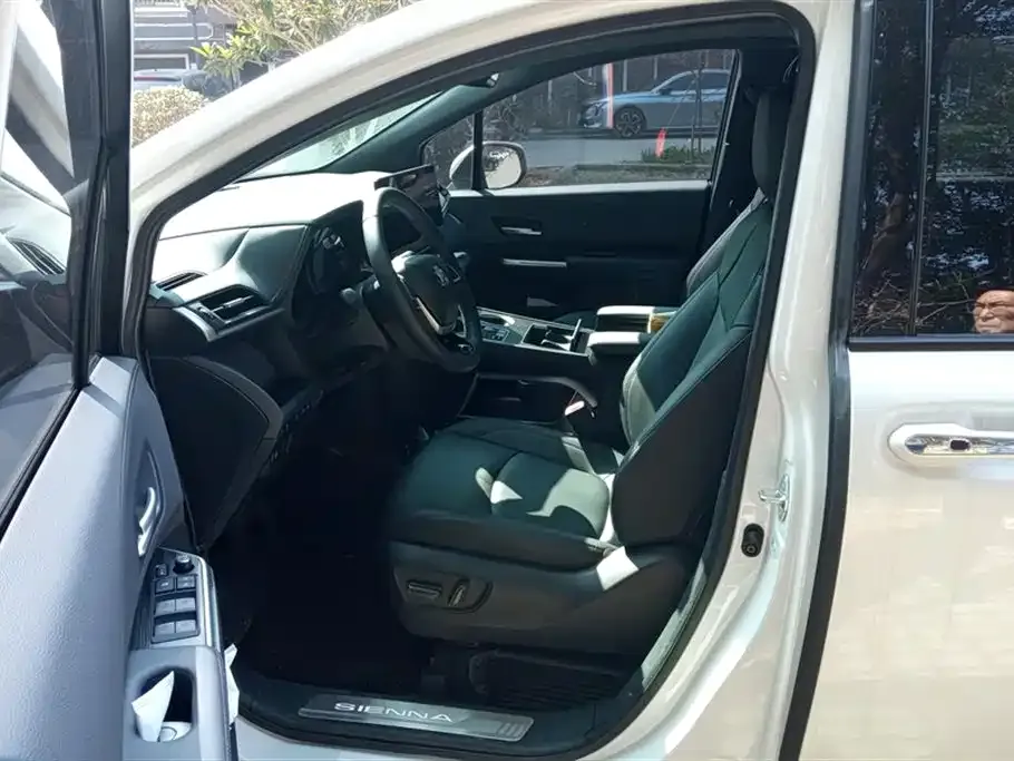 Toyota Sienna 2025 из CN, фото 8