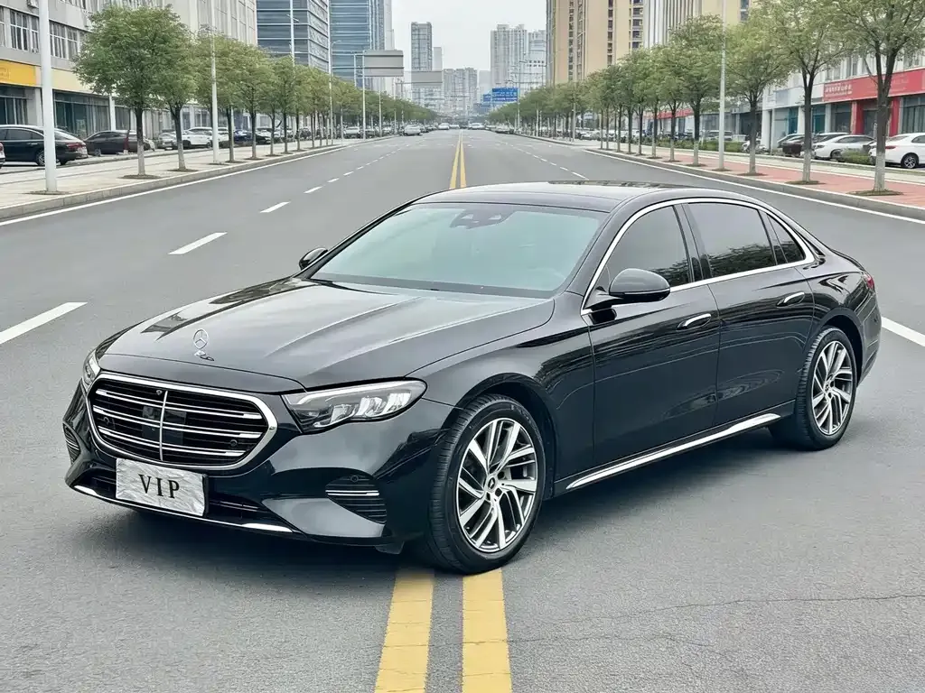 Mercedes-Benz E-Class — фото 1
