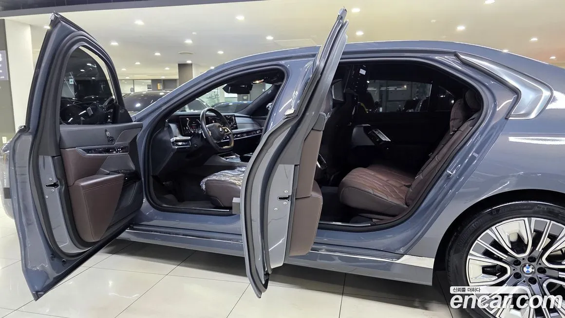 BMW 7-Series 2023 из KR, фото 3