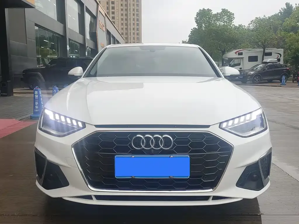 Audi A4L 2021 из CN, фото 4