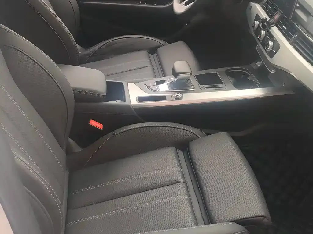 Audi A4L 2021 из CN, фото 3