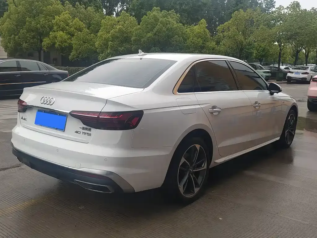 Audi A4L 2021 из CN, фото 8