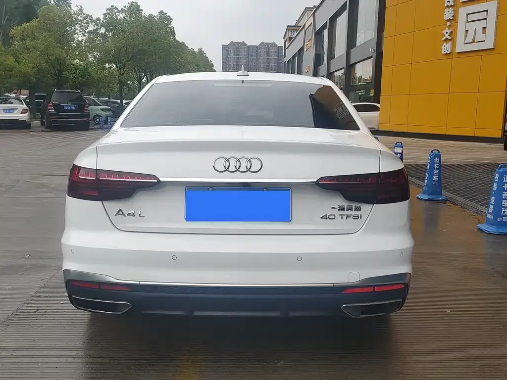 Audi A4L 2021 из CN, фото 9