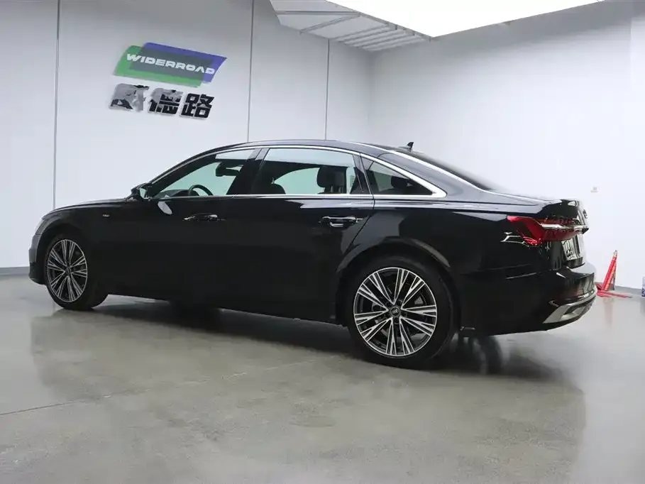 Audi A6L 2025 из CN, фото 4