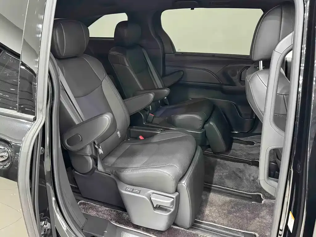 Toyota Sienna 2024 из CN, фото 9