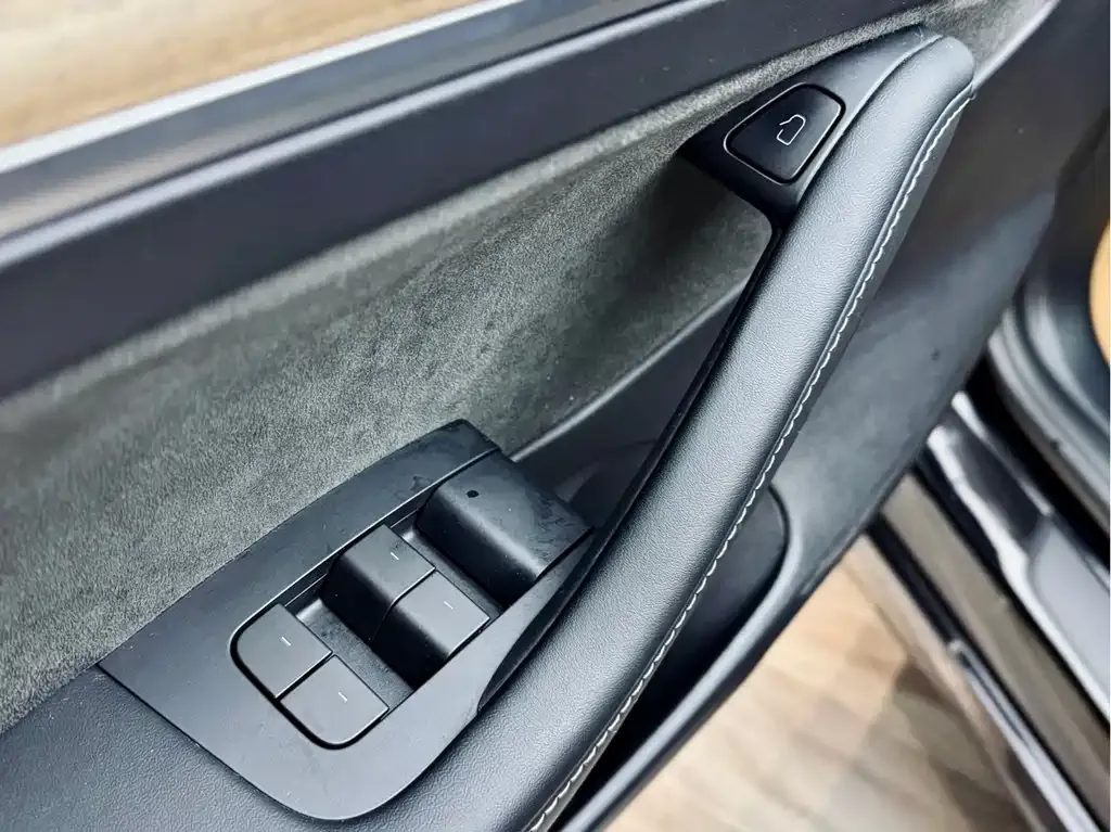 Tesla Model 3 — фото 10