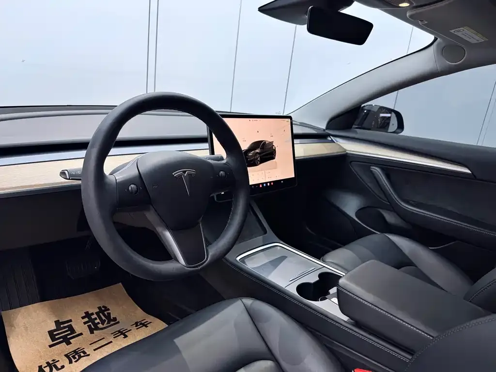 Tesla Model 3 — фото 4