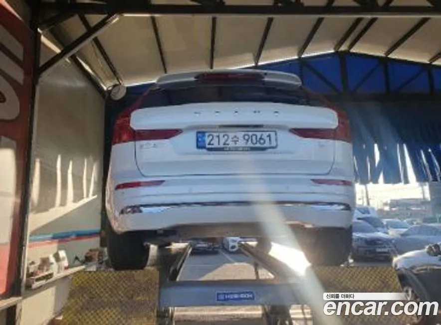 Volvo XC60 2023 из KR, фото 4