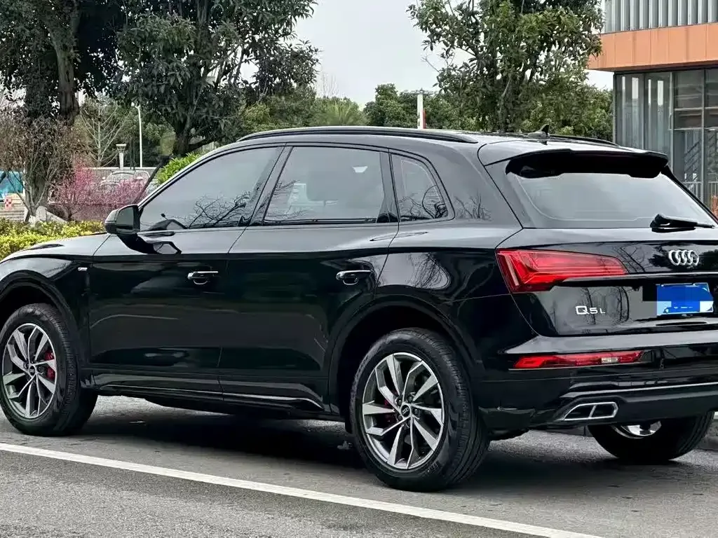 Audi Q5L — фото 3
