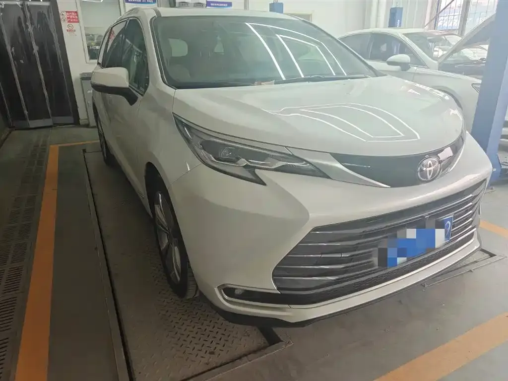 Toyota Sienna 2023 из CN, фото 5