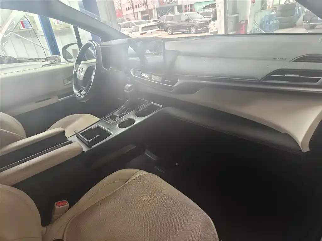 Toyota Sienna 2023 из CN, фото 6