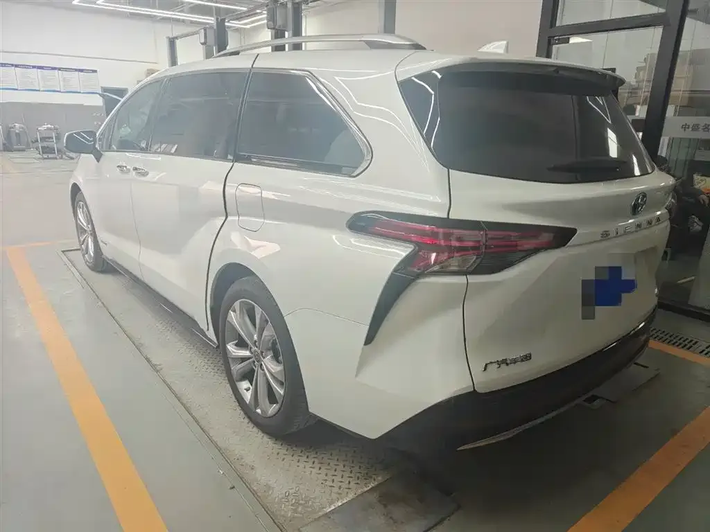 Toyota Sienna 2023 из CN, фото 3