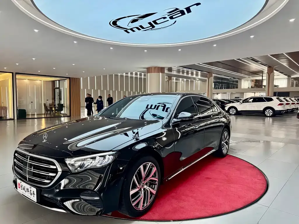Mercedes-Benz E-Class — фото 1
