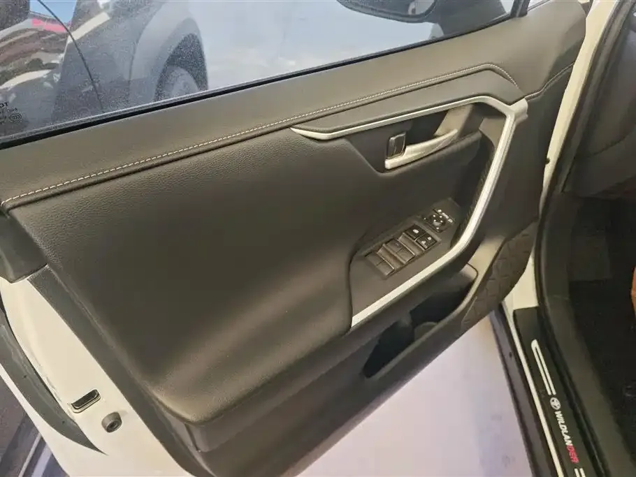 Toyota Wildlander 2023 из CN, фото 2