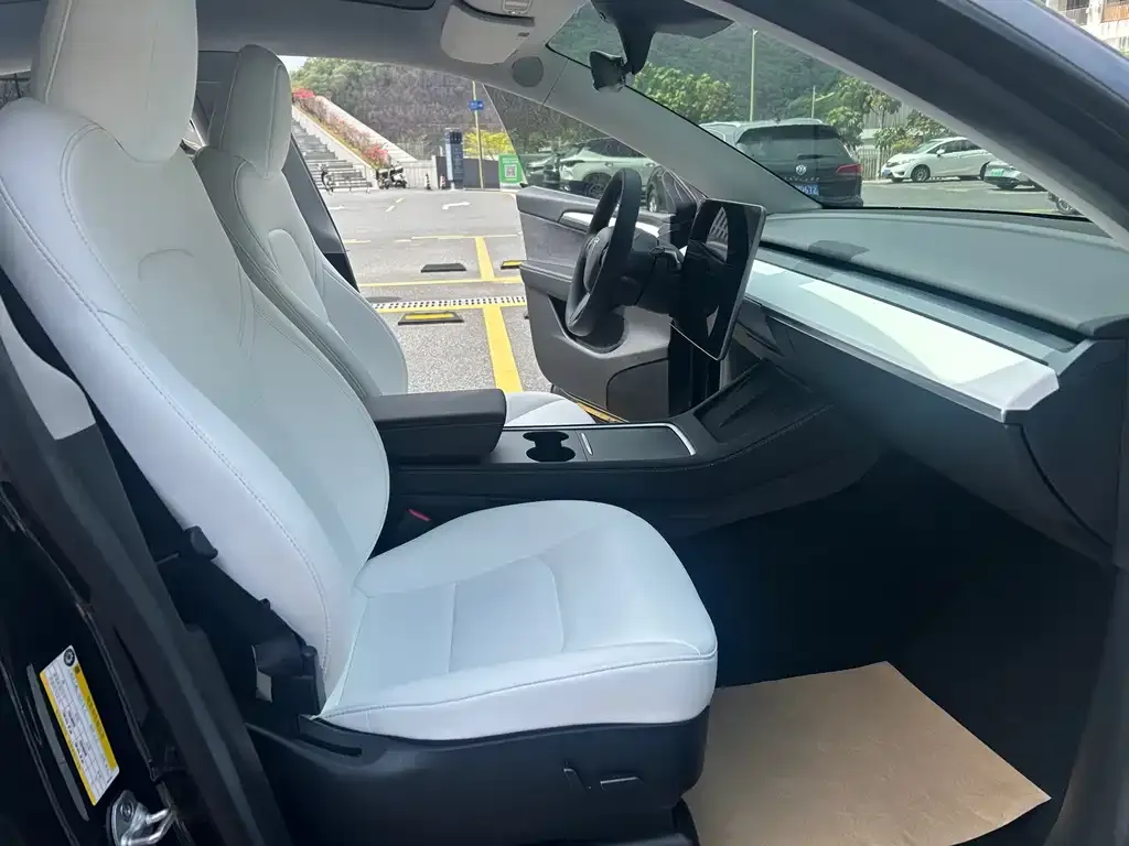 Tesla Model Y 2023 из CN, фото 2