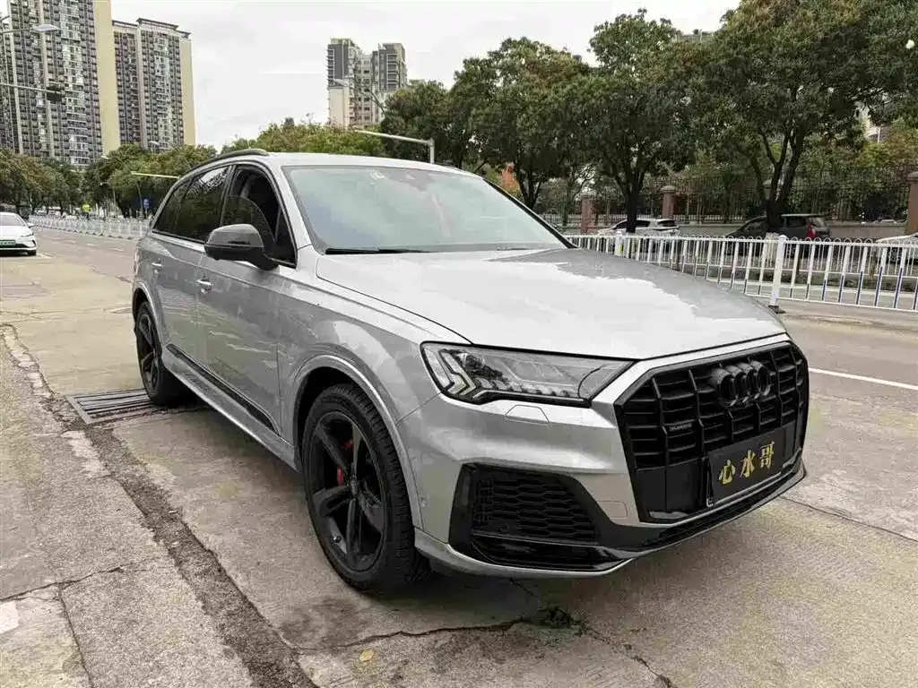 Audi Q7 2021 из CN, фото 3