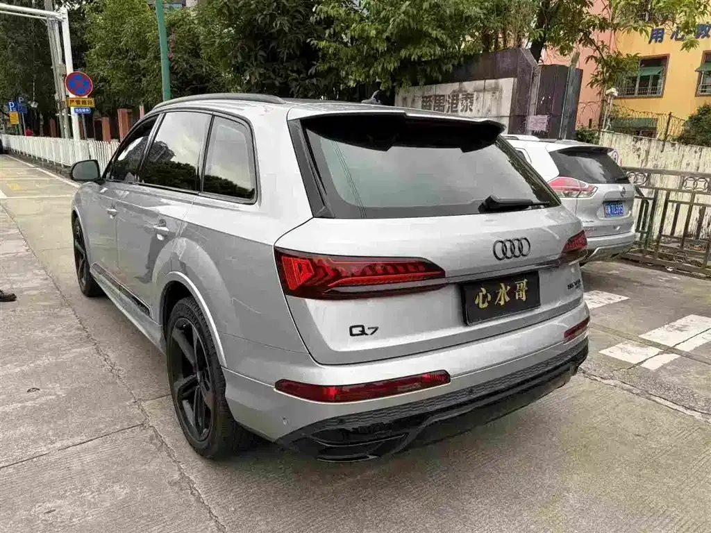 Audi Q7 2021 из CN, фото 6