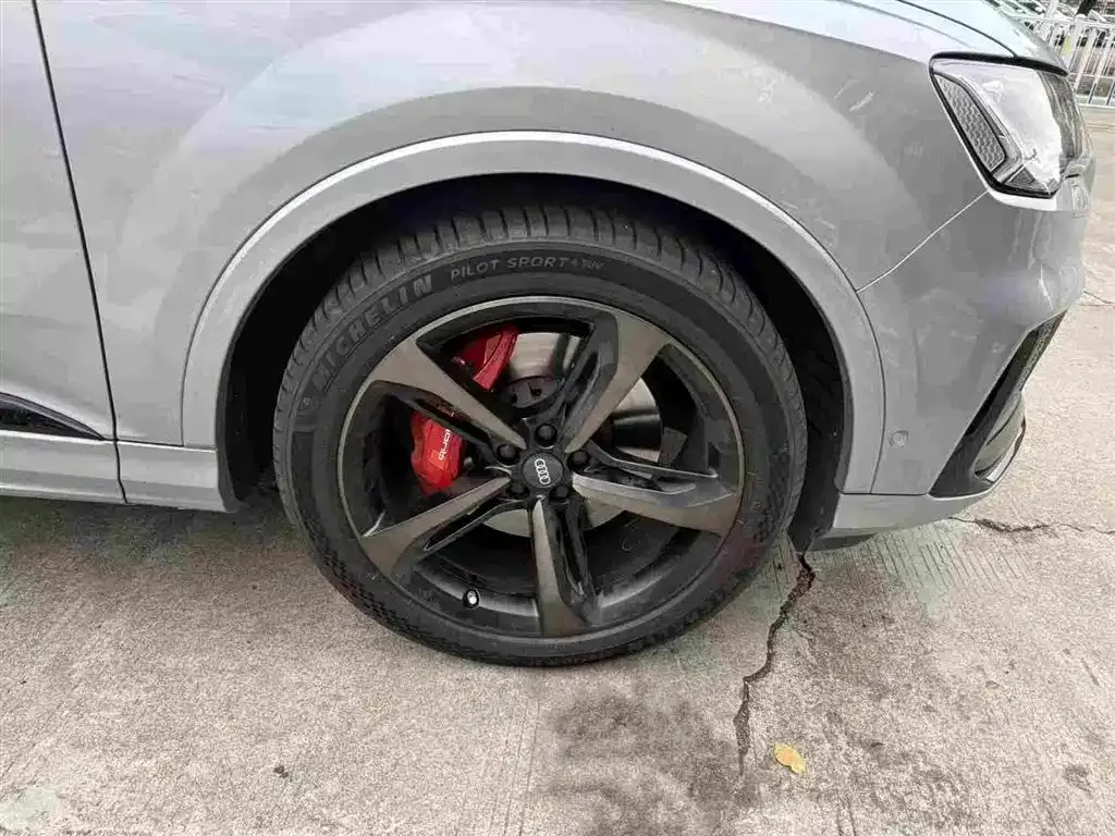 Audi Q7 2021 из CN, фото 7